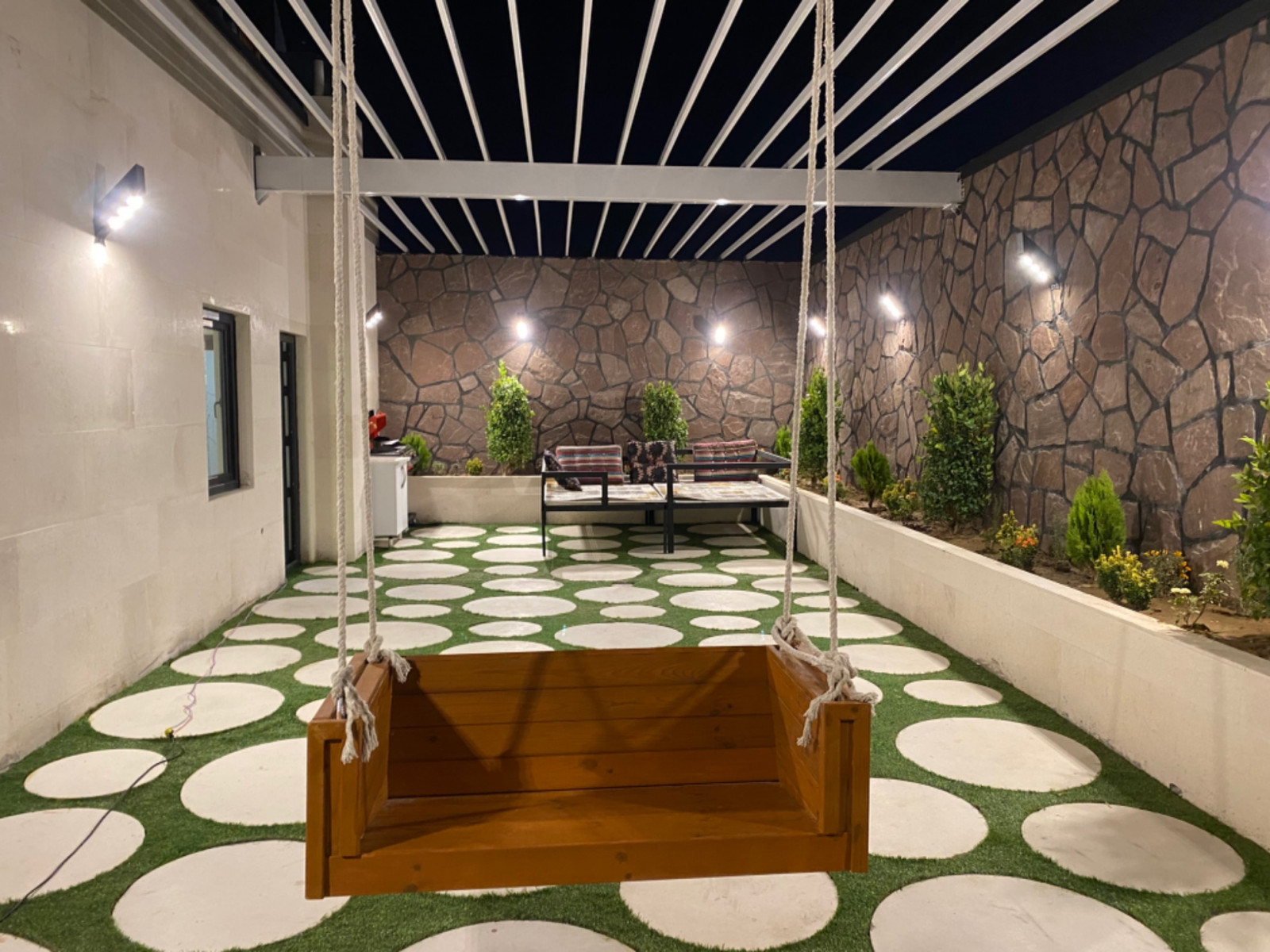 روفگاردن تاب تخت سنتی روفگاردن تاب تخت سنتی