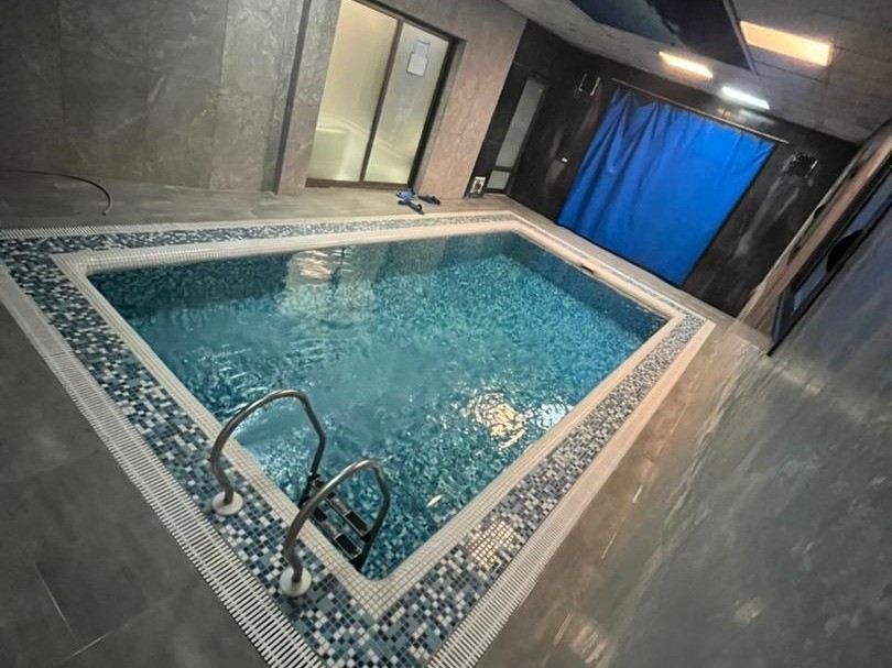 استخر سرپوشیده