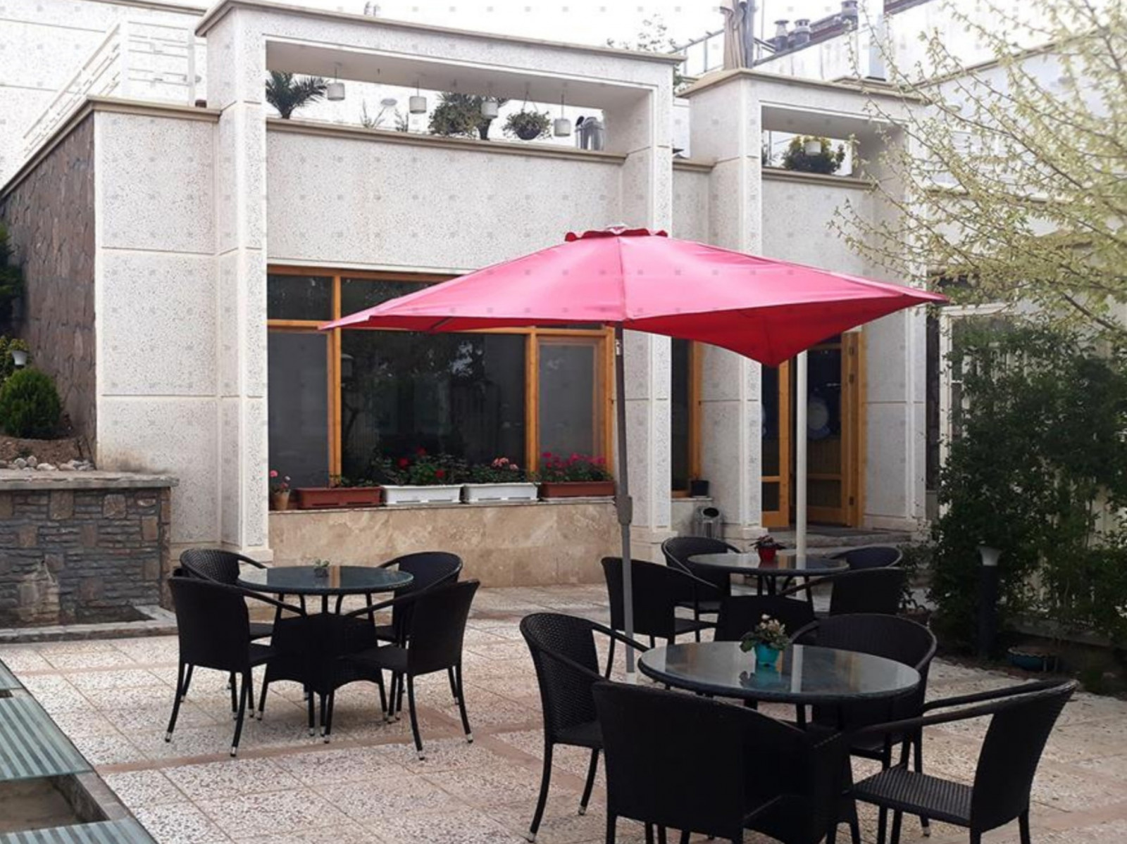 حیاط مجموعه حیاط مجموعه