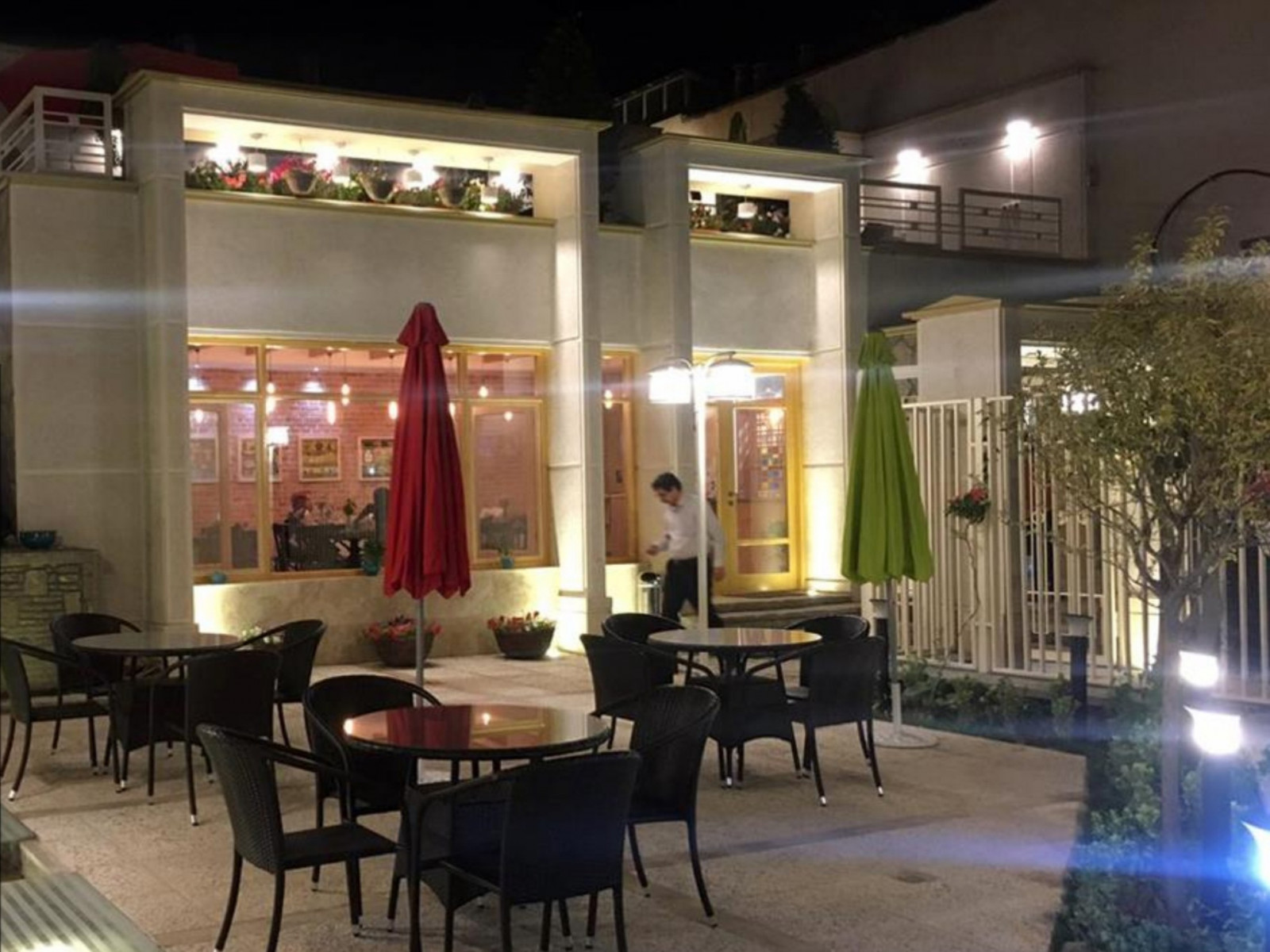 فضای بیرونی اقامت سرا فضای بیرونی اقامت سرا