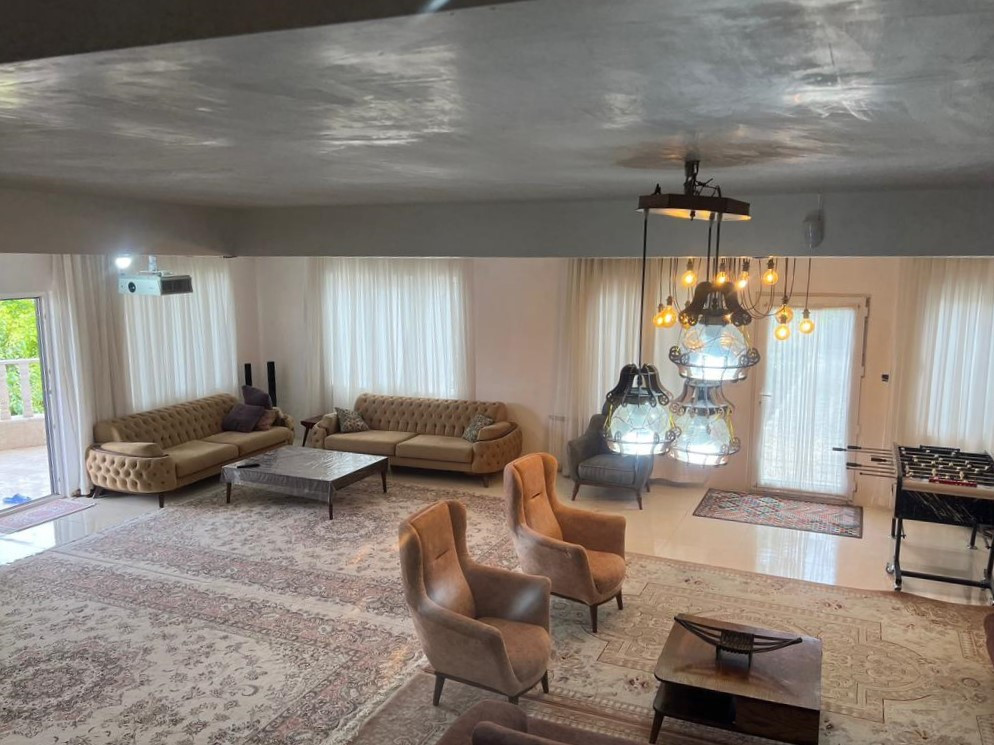 اتاق پذیرایی طبقه اول