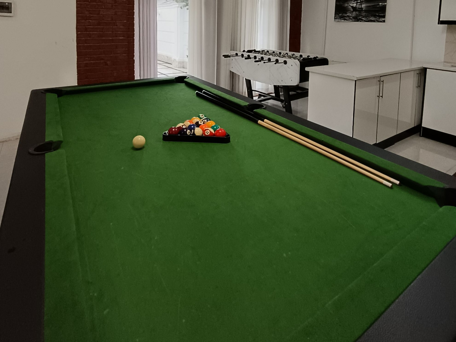 میز بیلیارد و فوتبال دستی