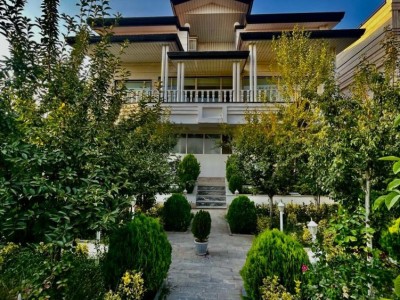 باغ ویلای دوبلکس مدرن با استخر و جکوزی سرپوشیده