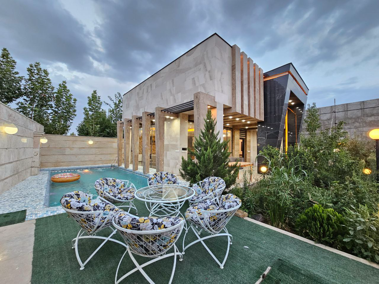 نمای بیرونی ساختمان