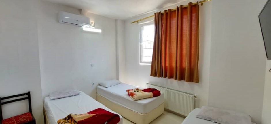 داخل سوئیت"402"