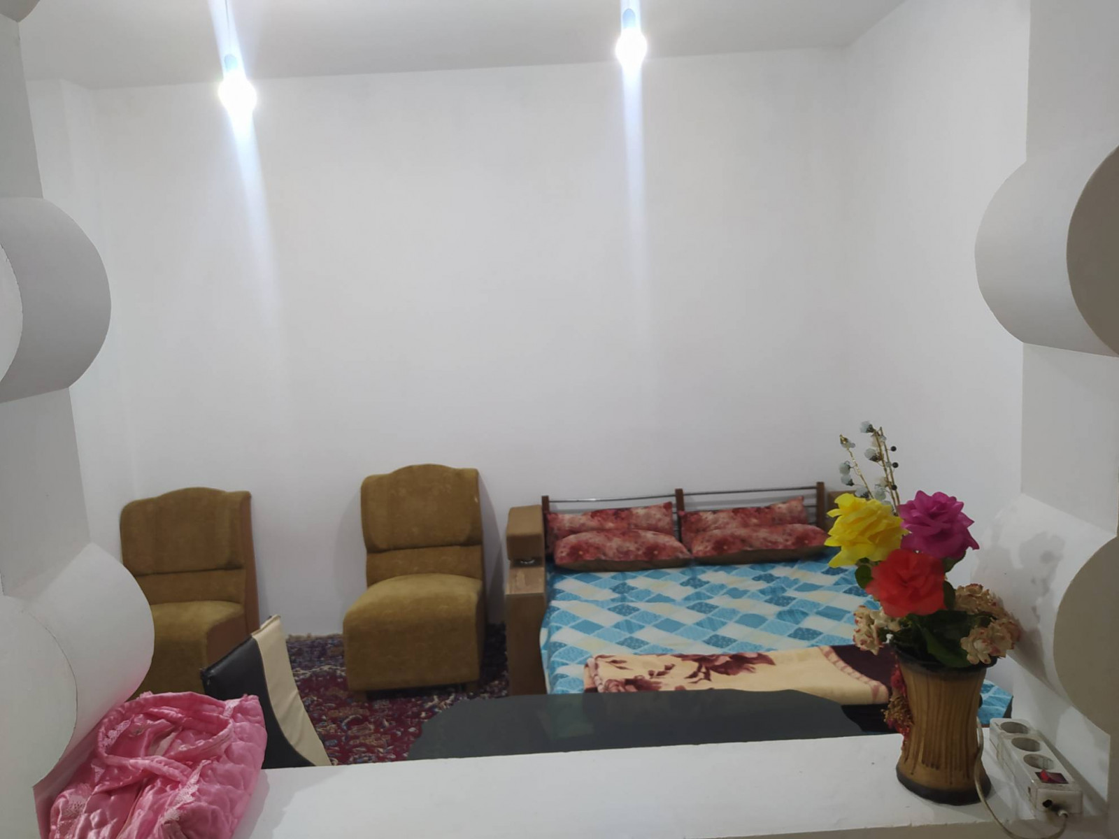 اتاق با مبل تختخواب شو