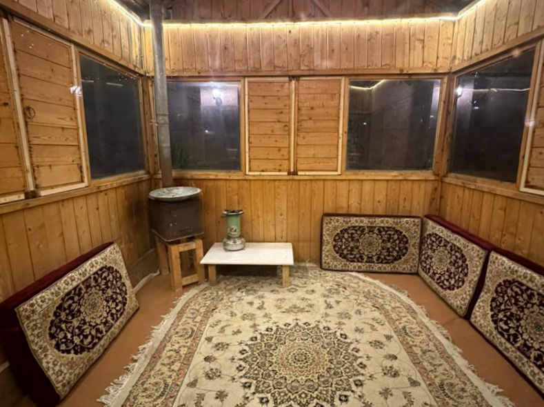 داخل آلاچیق