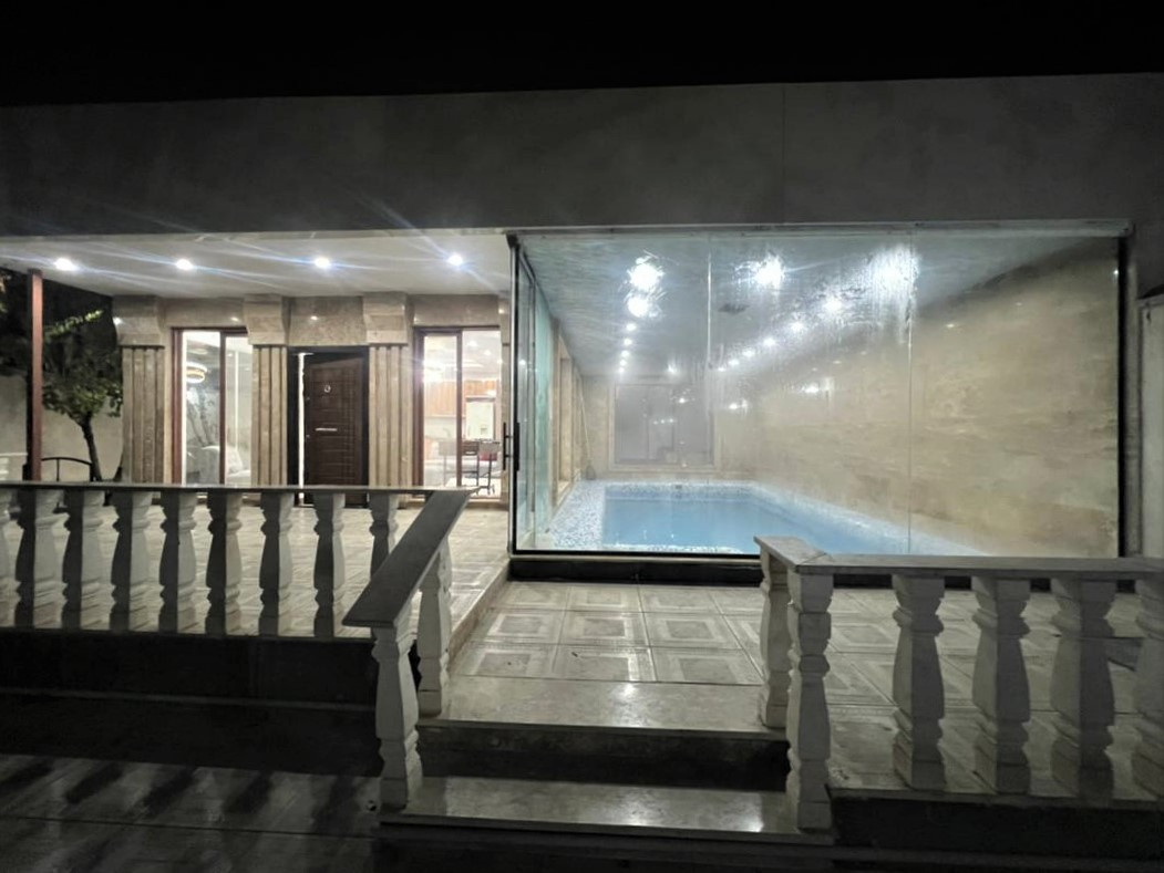 نمای اقامتگاه و استخر