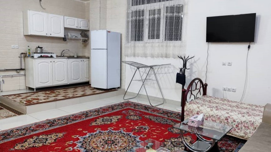 اتاق پذیرایی و آشپزخانه