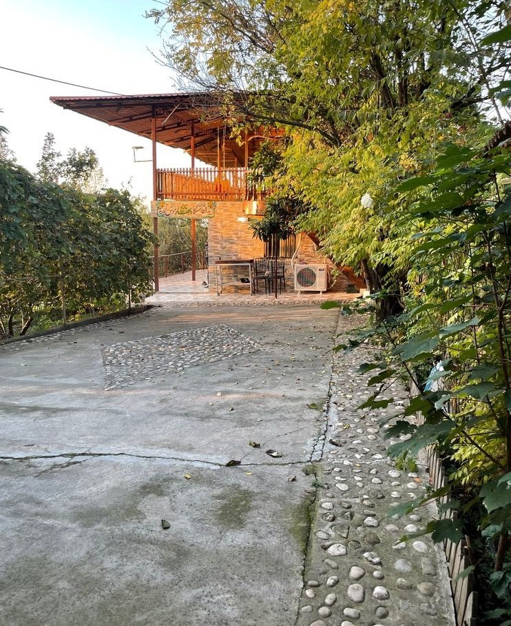 نمای اقامتگاه و حیاط نمای اقامتگاه و حیاط