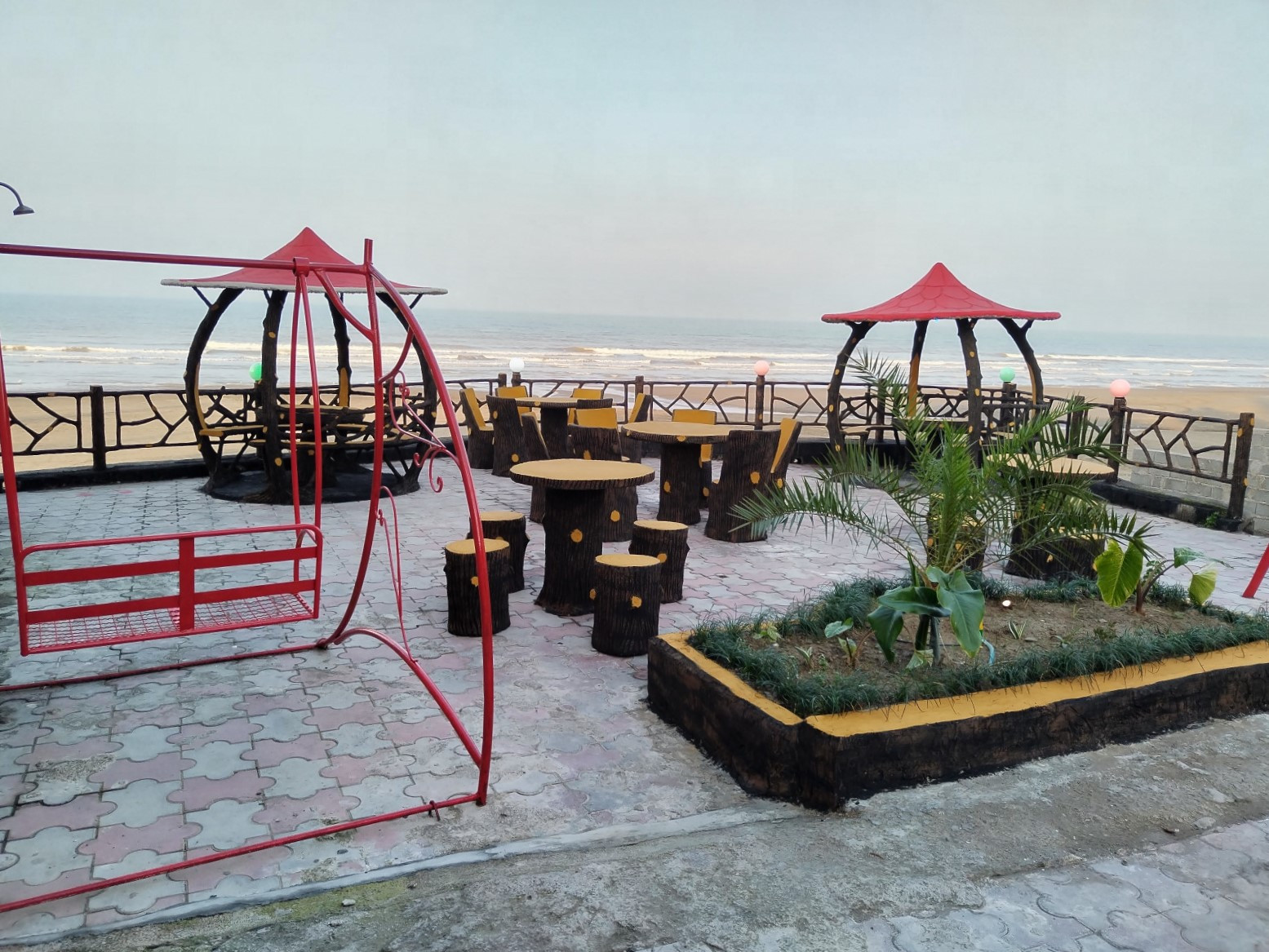 حیاط مجموعه حیاط مجموعه