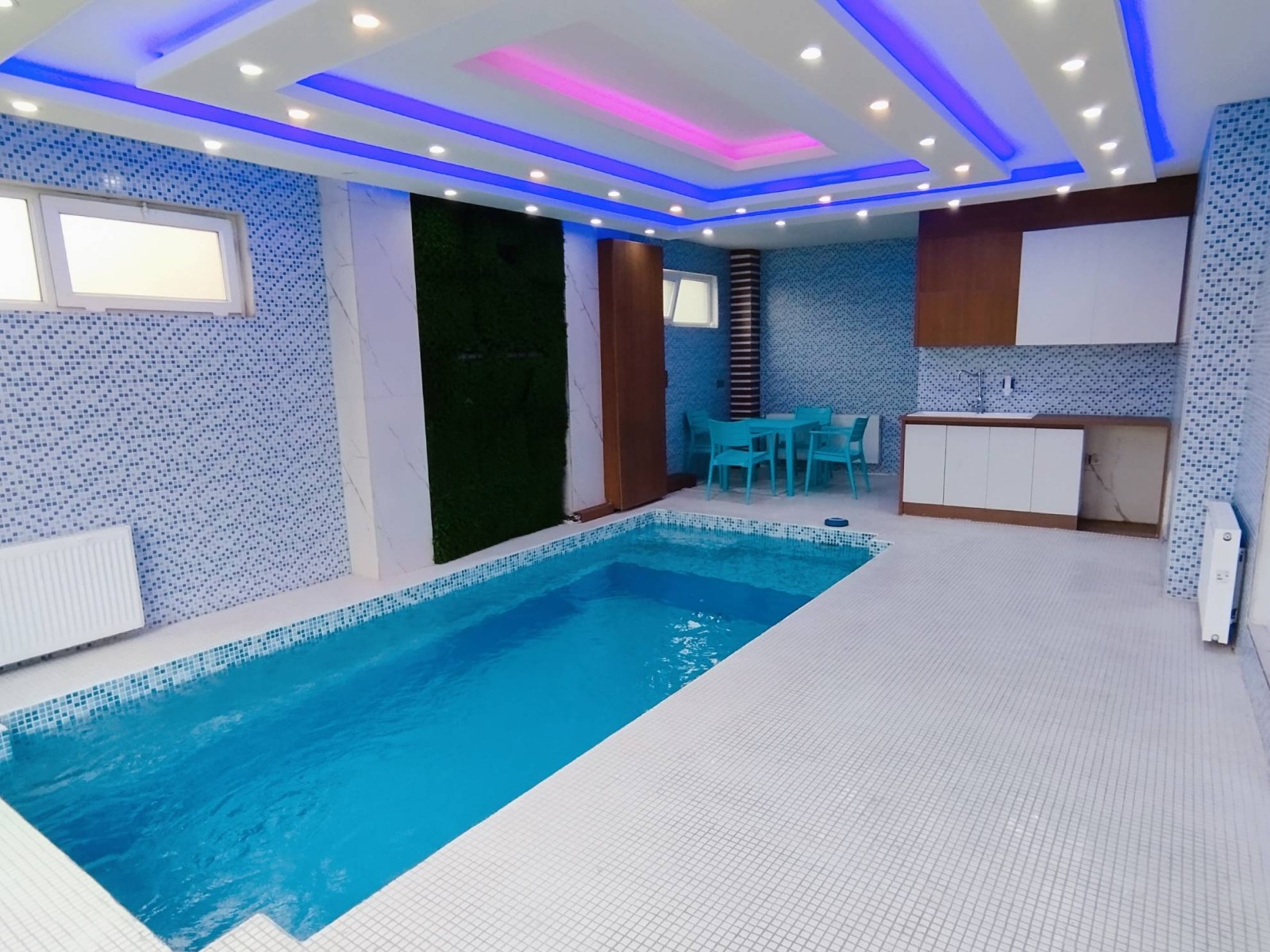 استخر سرپوشیده