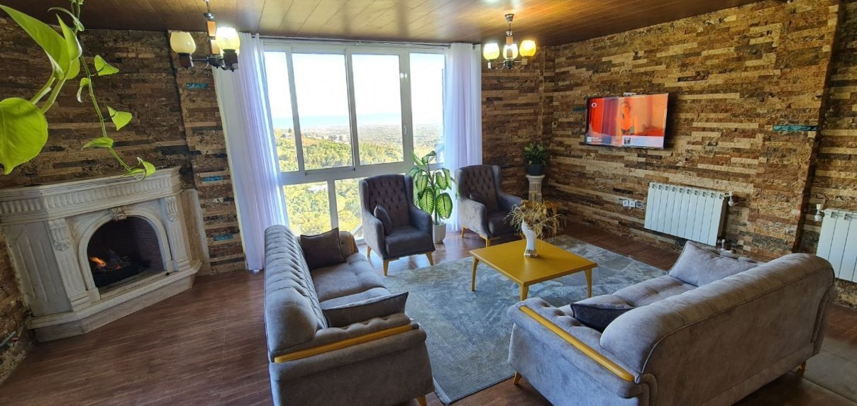 اتاق پذیرایی طبقه اول