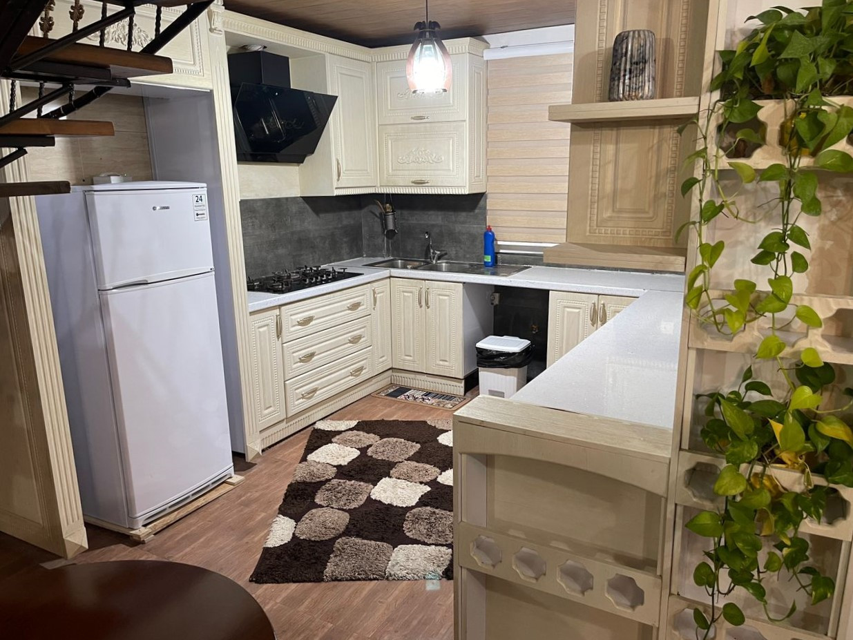 آشپزخانه طبقه اول