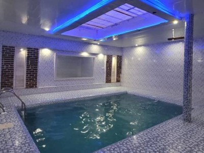 ویلای دو خوابه با استخر سرپوشیده با حیاطی دربست