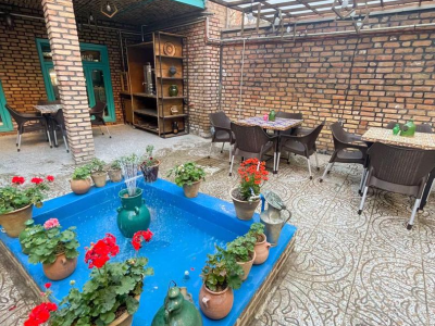 اقامتگاه سنتی عمارت هترا، اتاق اخرا