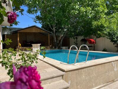 باغ ویلای دو خوابه ناز با استخر آب‌گرم و آلاچیق