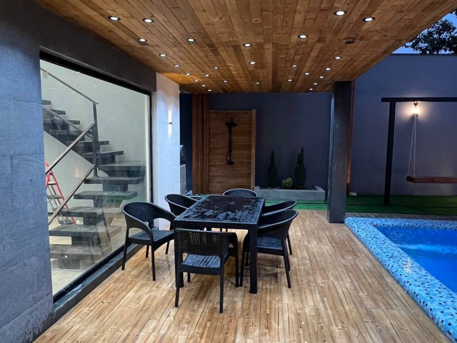 محوطه استخر