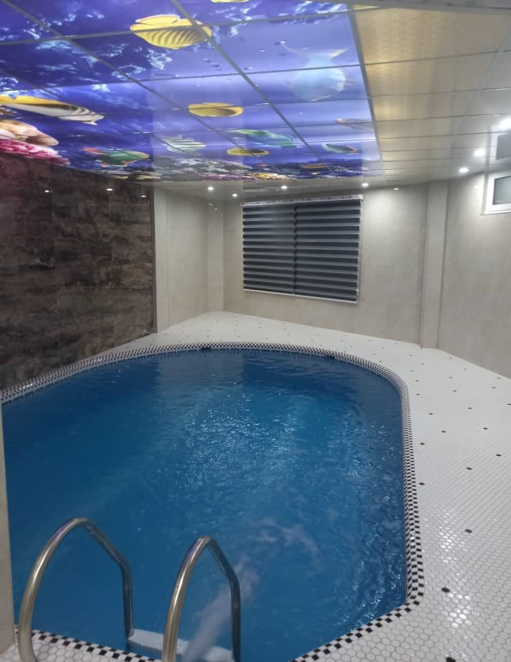 استخر طبقه همکف