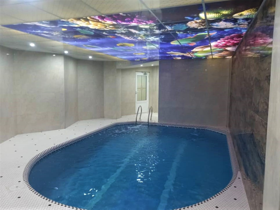 استخر طبقه همکف