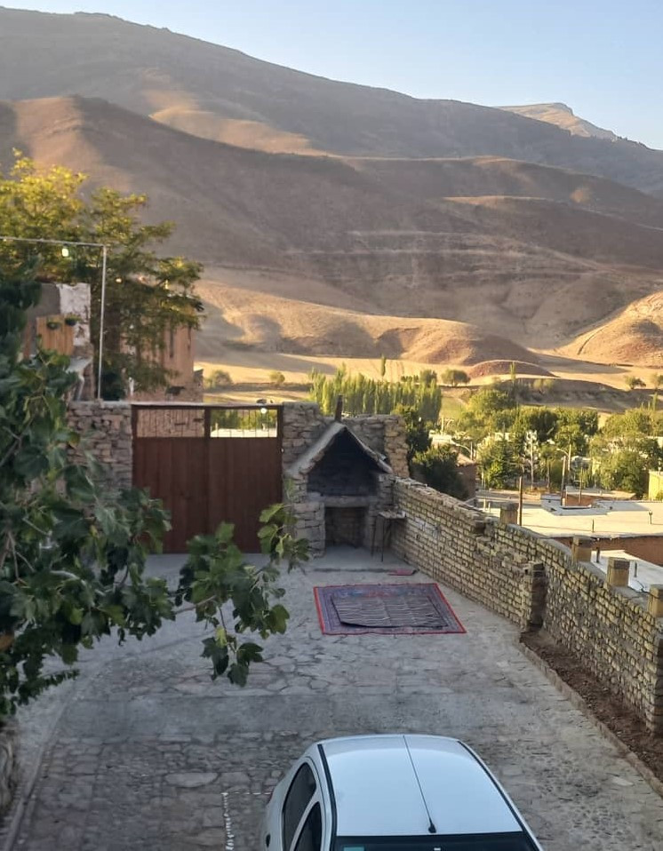 حیاط مجموعه