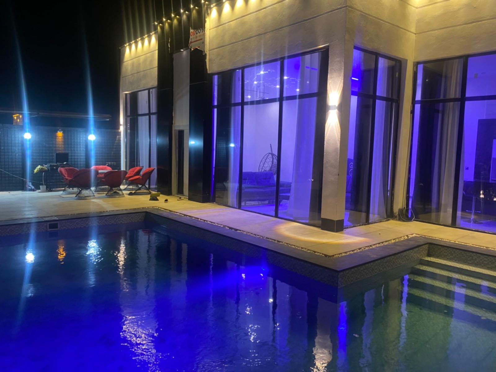 نمای بیرونی ساختمان نمای بیرونی ساختمان