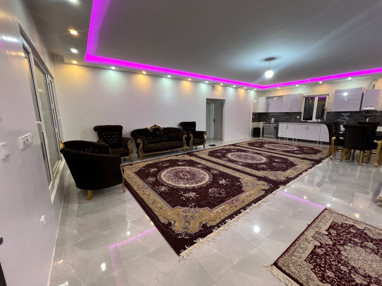 اتاق پذیرایی و آشپزخانه اتاق پذیرایی و آشپزخانه