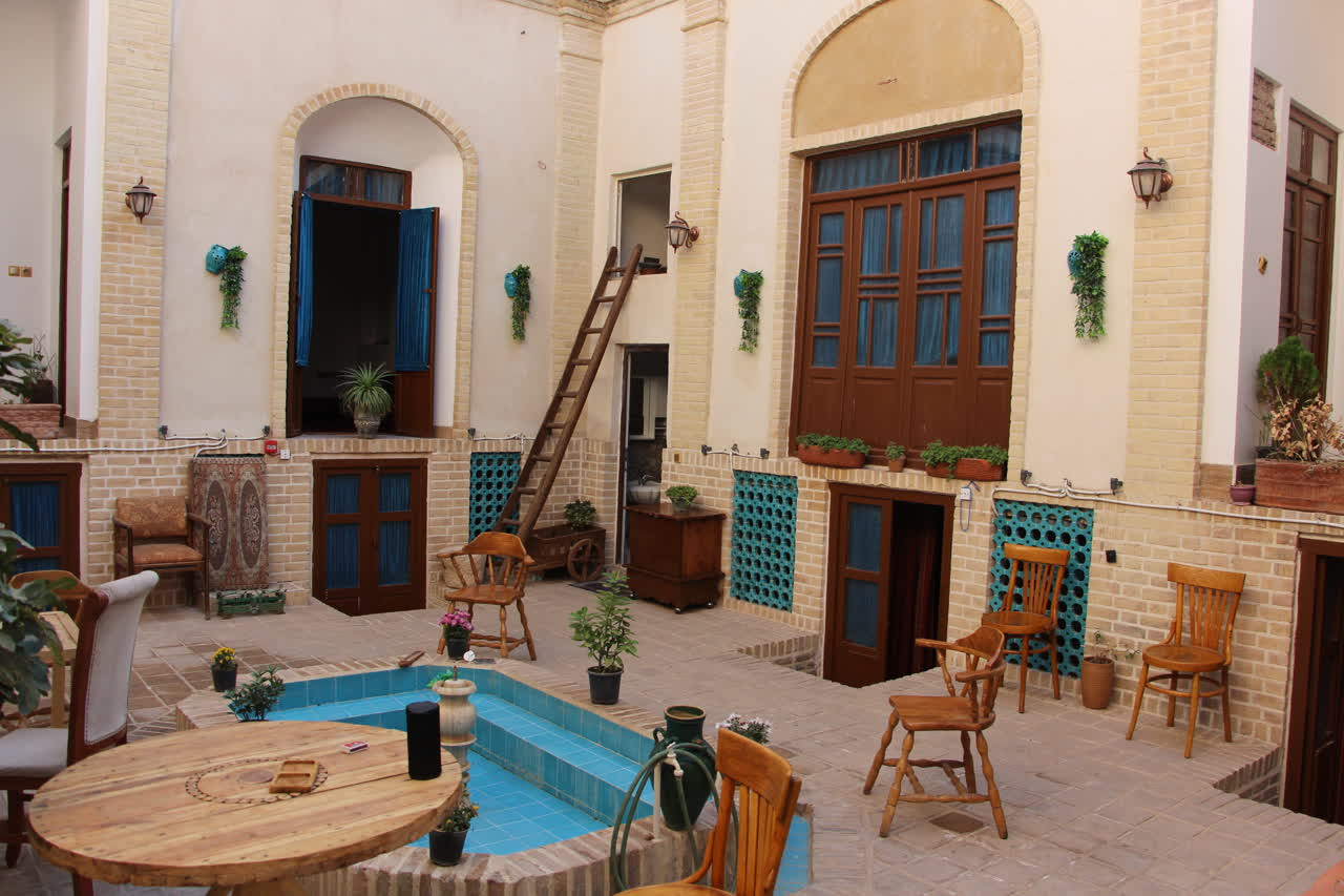 حیاط