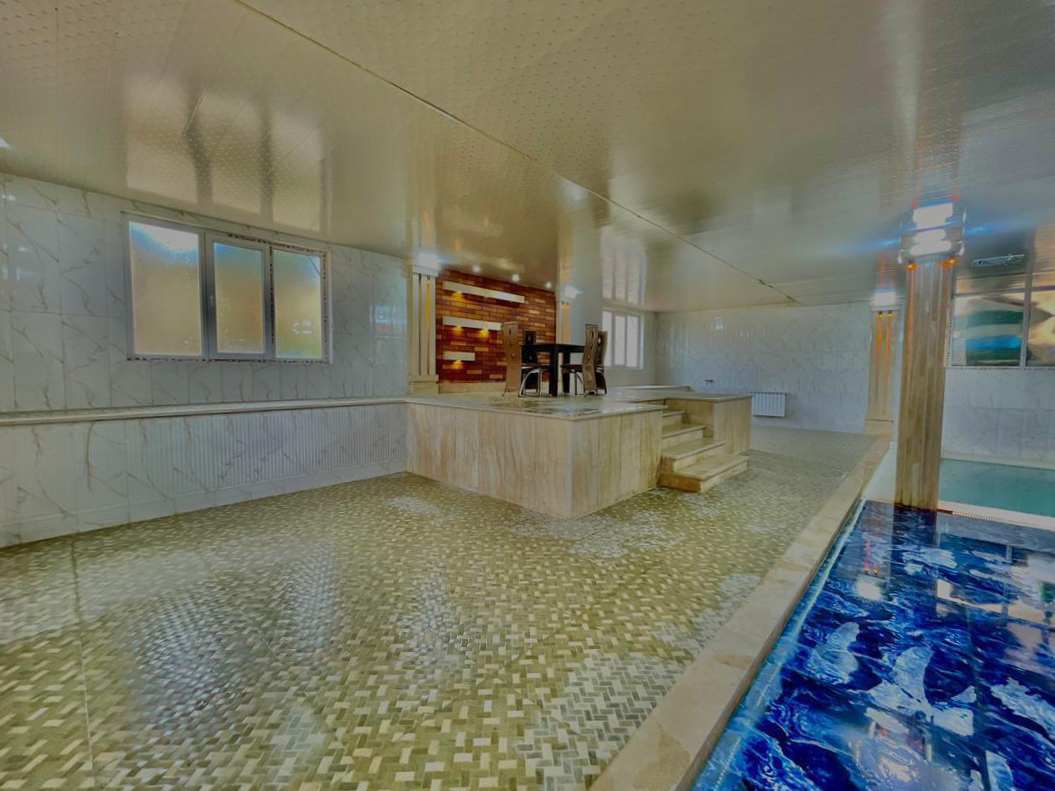 استخر طبقه همکف