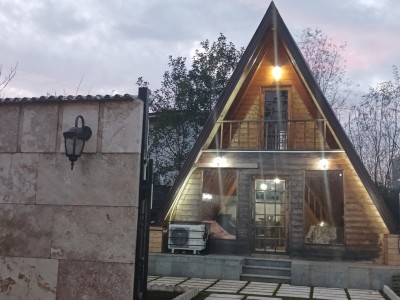کلبه سوئیسی چوبی تک خواب