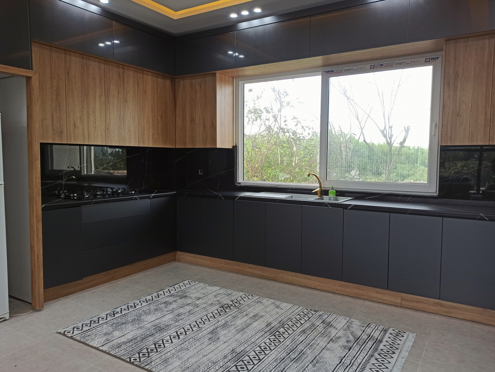 آشپزخانه طبقه همکف