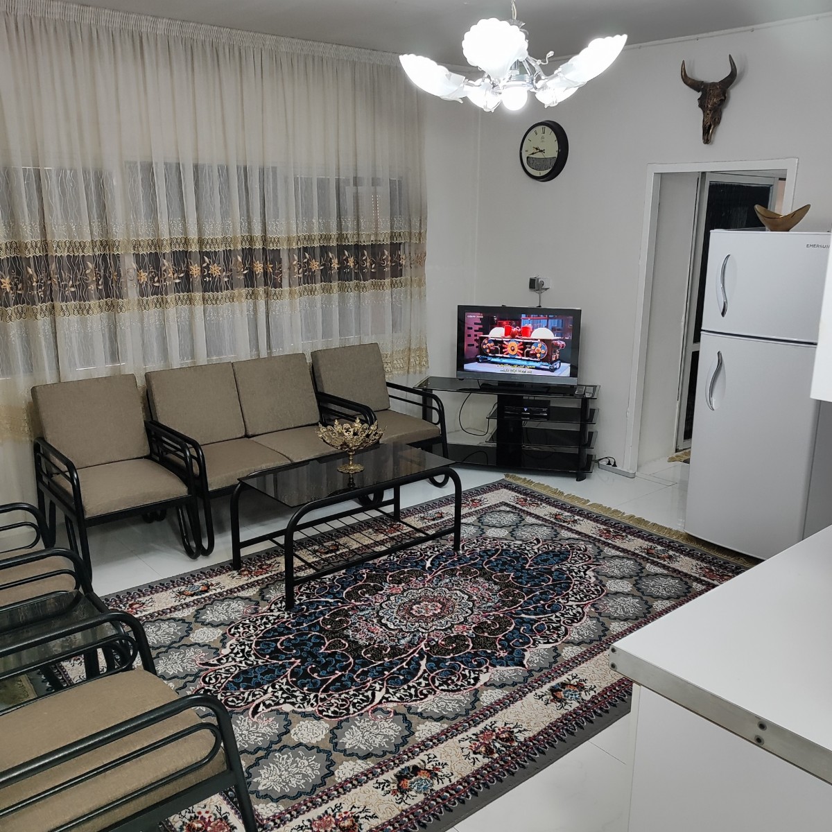 پذیرایی و تلویزیون