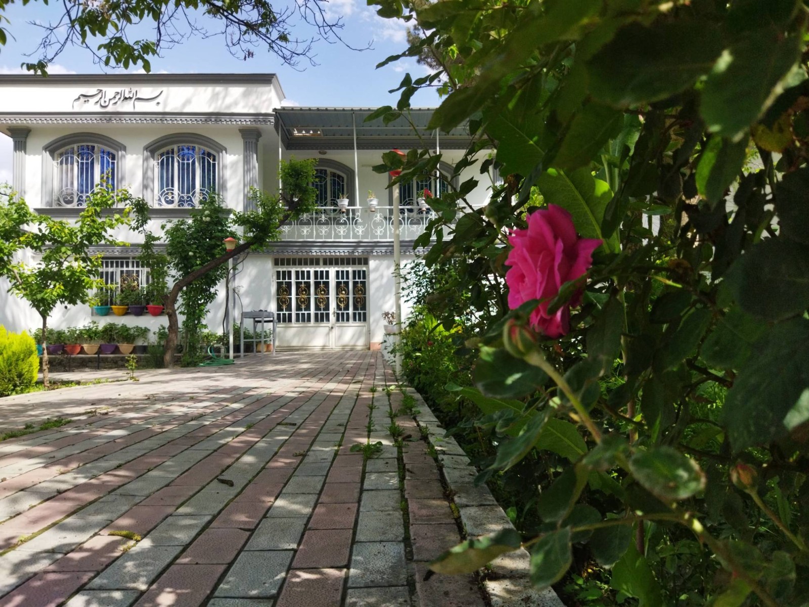نمای بیرونی ساختمان