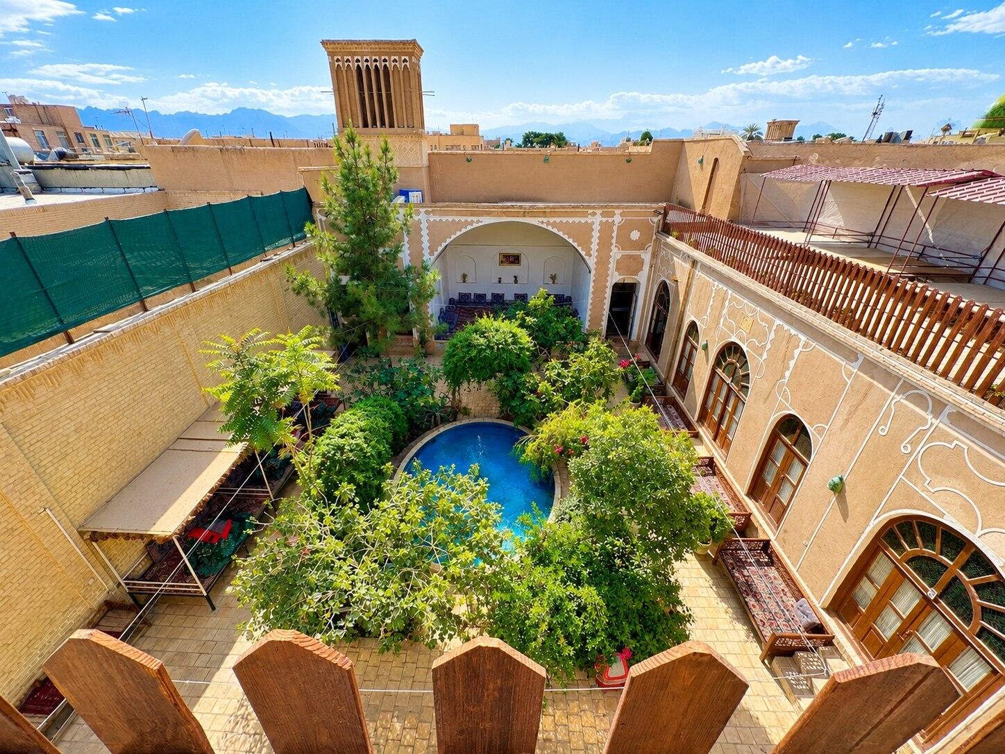 حیاط