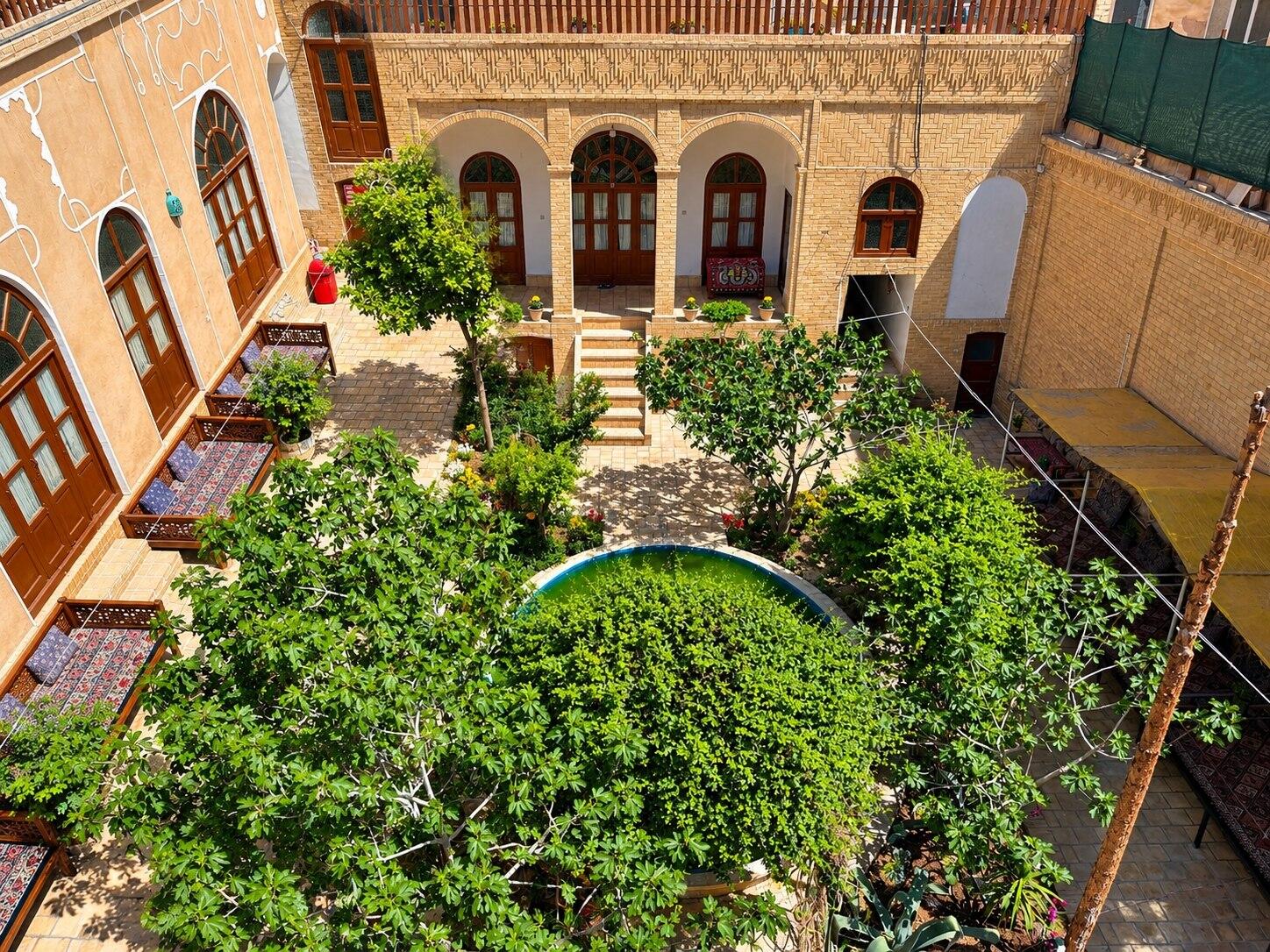 حیاط