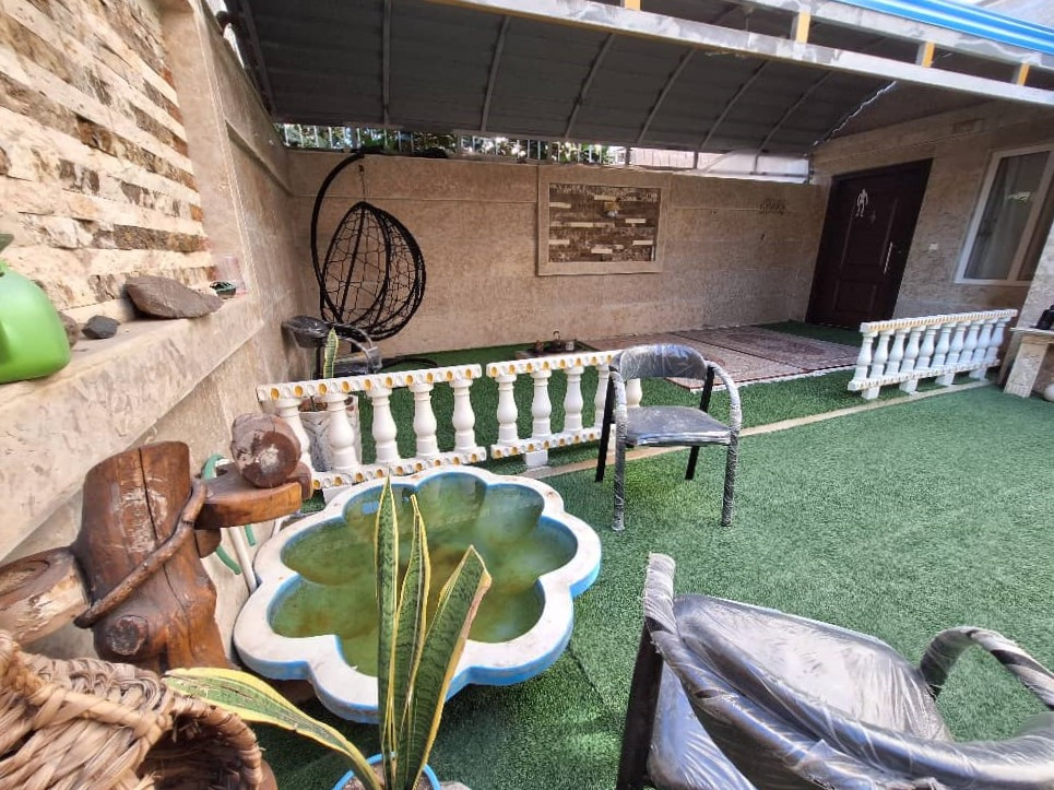 حیاط و درب ورودی واحد حیاط و درب ورودی واحد