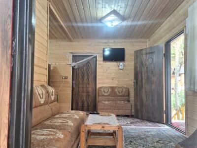 واحد چوبی نقلی تک خواب جنگلی در روستای خروم