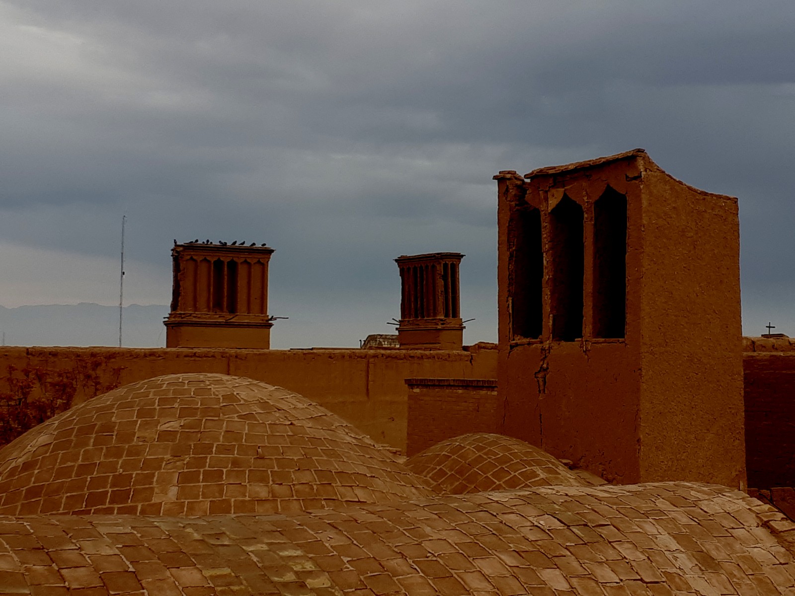 نمای پشت بام و بادگیرها-بوتیک هتل گیوا یزد