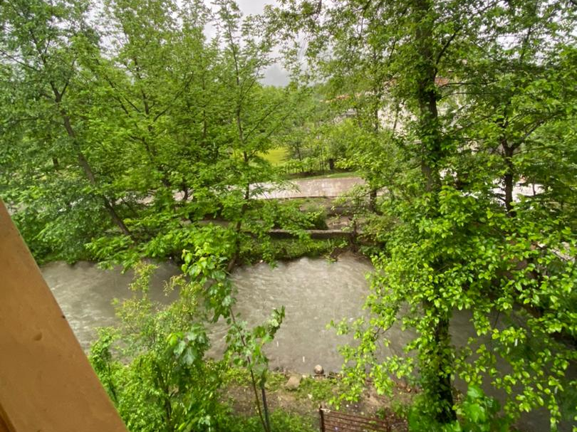 رودخانه مجاور کلبه