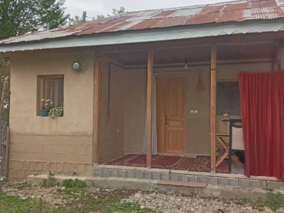 سوییت با منظره کوه و رودخانه