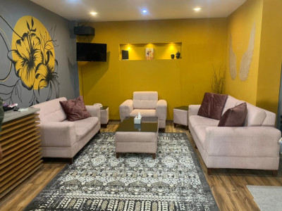 ویلای تک خواب با مکانی شیشه ای در حیاط