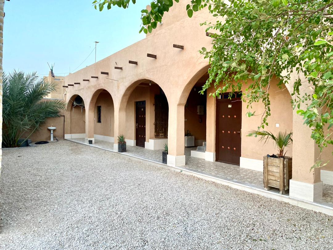 نمای بیرونی ساختمان