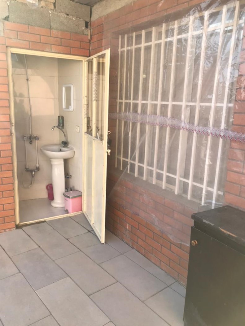 درب ورودی سرویس بهداشتی و حمام