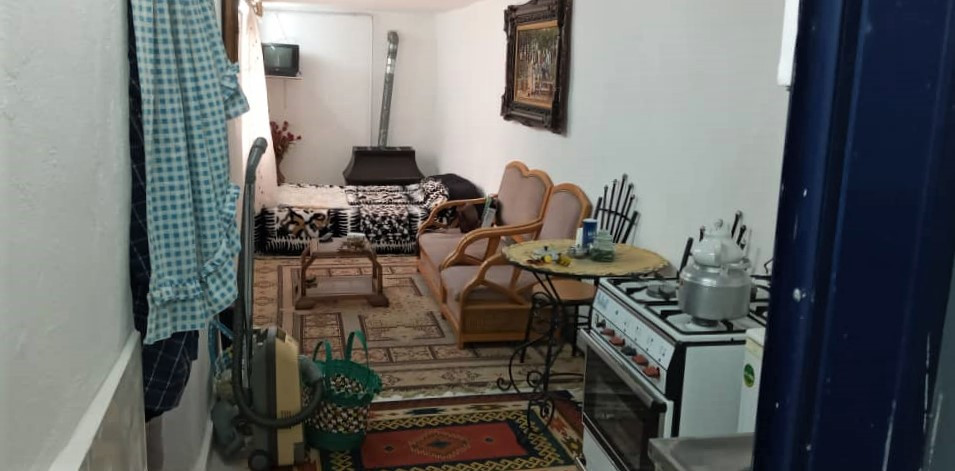 اتاق پذیرایی و آشپزخانه