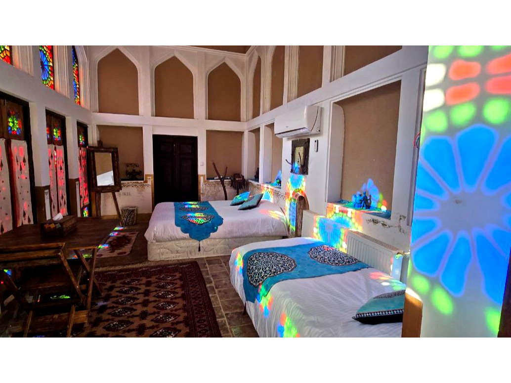 رنگین کمان در اتاق شاه نشین-بوتیک هتل سنتی توریستی 600ساله گیوا یزد رنگین کمان در اتاق شاه نشین-بوتیک هتل سنتی توریستی 600ساله گیوا یزد