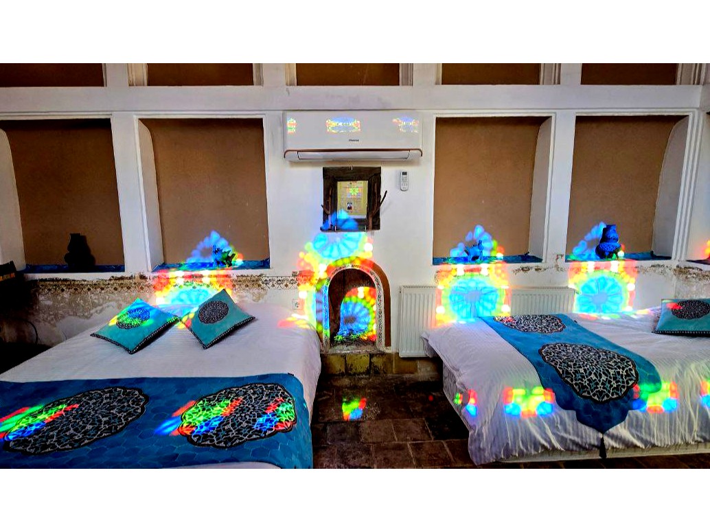 رنگین کمان صبحگاهی در اتاق شاه نشین-بوتیک هتل سنتی توریستی 600ساله گیوا یزد رنگین کمان صبحگاهی در اتاق شاه نشین-بوتیک هتل سنتی توریستی 600ساله گیوا یزد