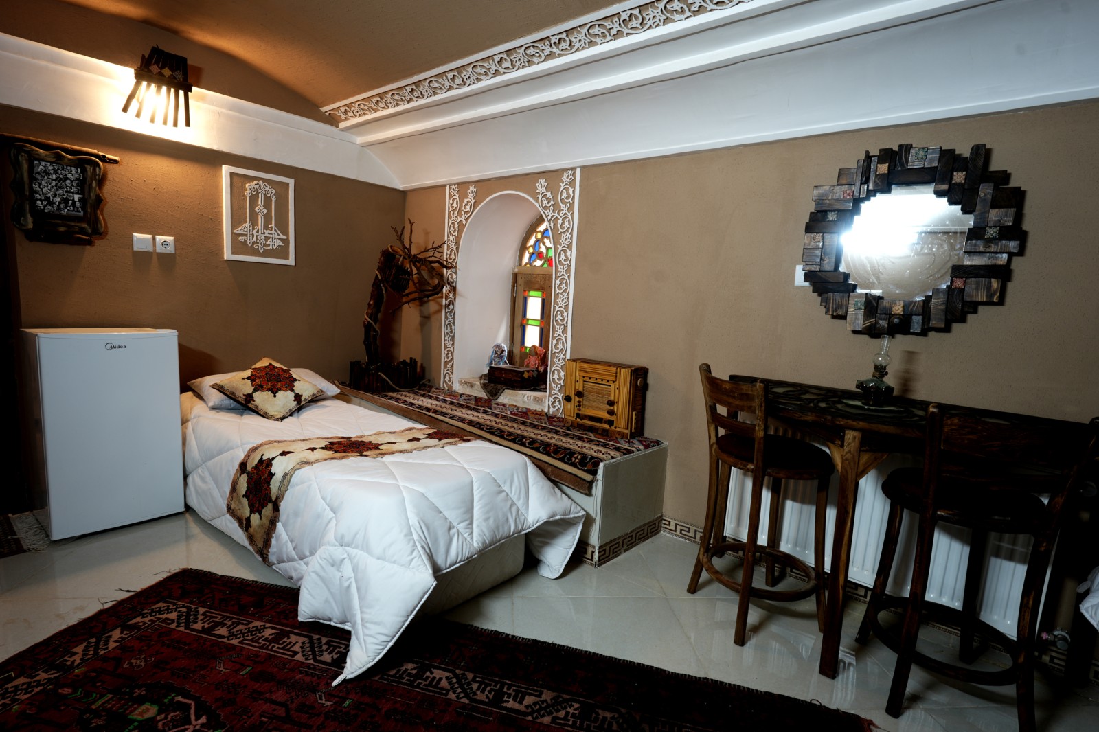 اتاق هنر-بوتیک هتل سنتی توریستی 600ساله گیوا یزدGiva Boutique Hotel اتاق هنر-بوتیک هتل سنتی توریستی 600ساله گیوا یزدGiva Boutique Hotel