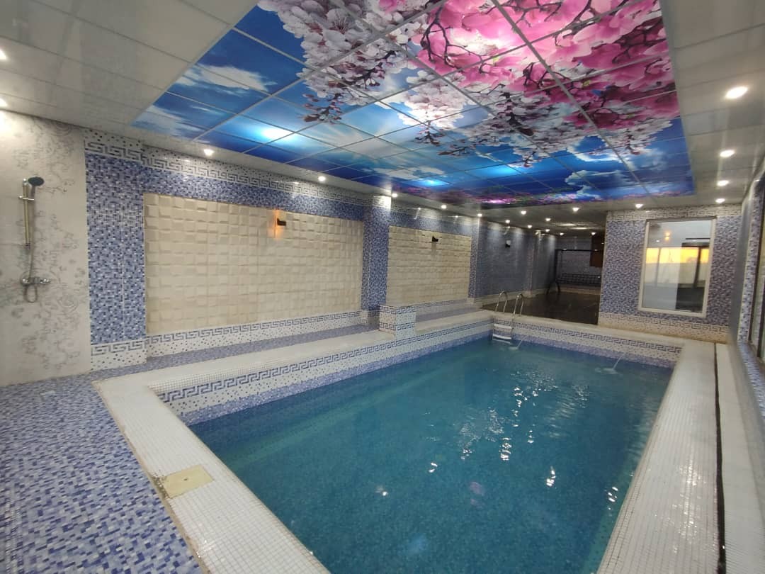 استخر، دوش بغل استخر