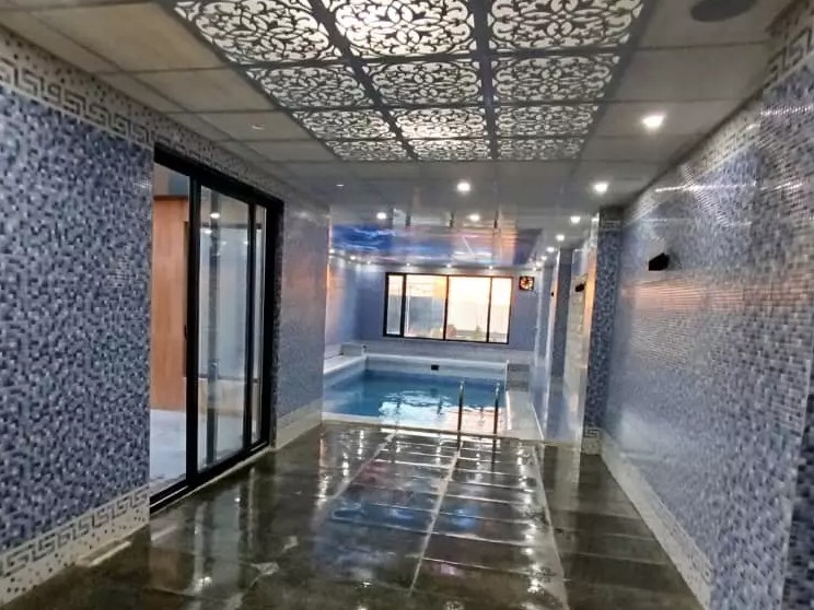 استخر،  رختکن
