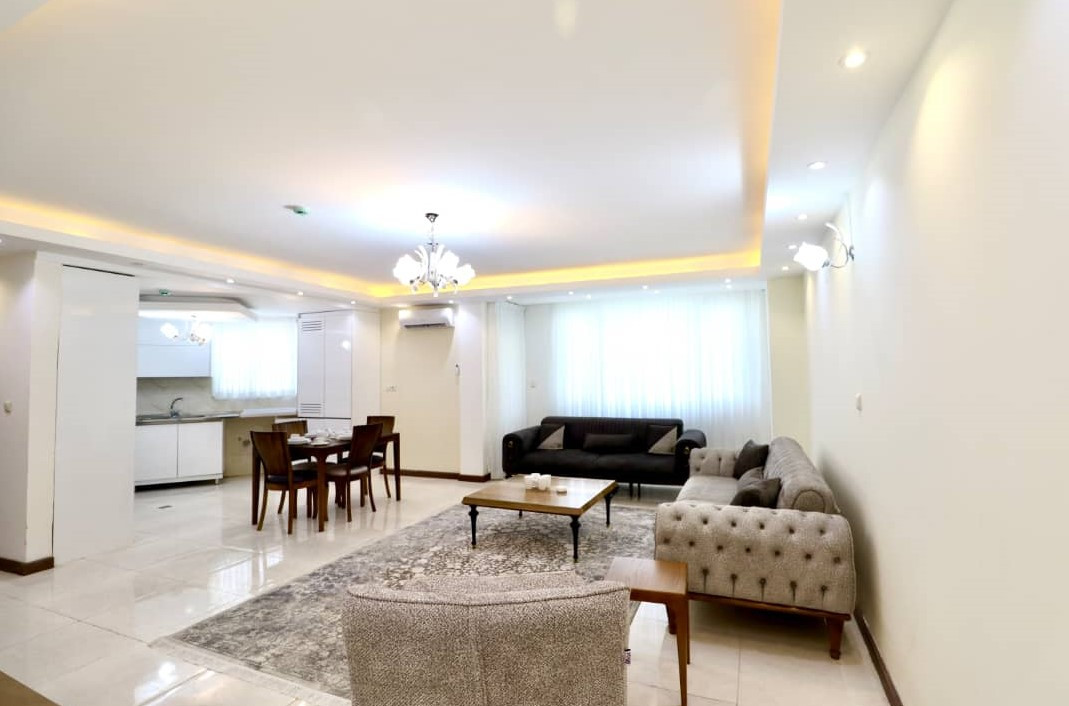 اتاق پذیرایی و آشپزخانه